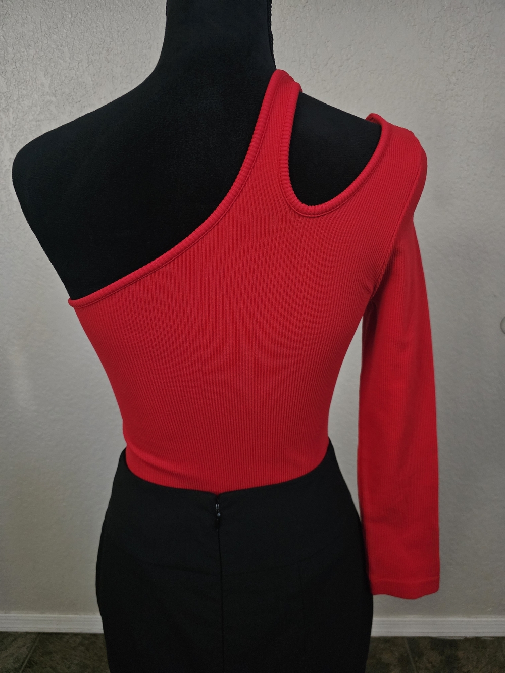 Suzzete Asymmetrical One-Shoulder Red Bodysuit  XS/S -  NWOT - Picture 4 of 10